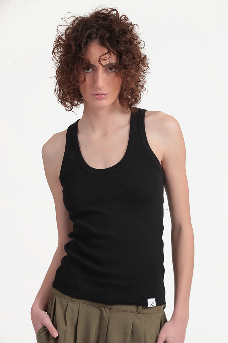 SLEEVELESS RIBBED FITTED TOP — BLACK