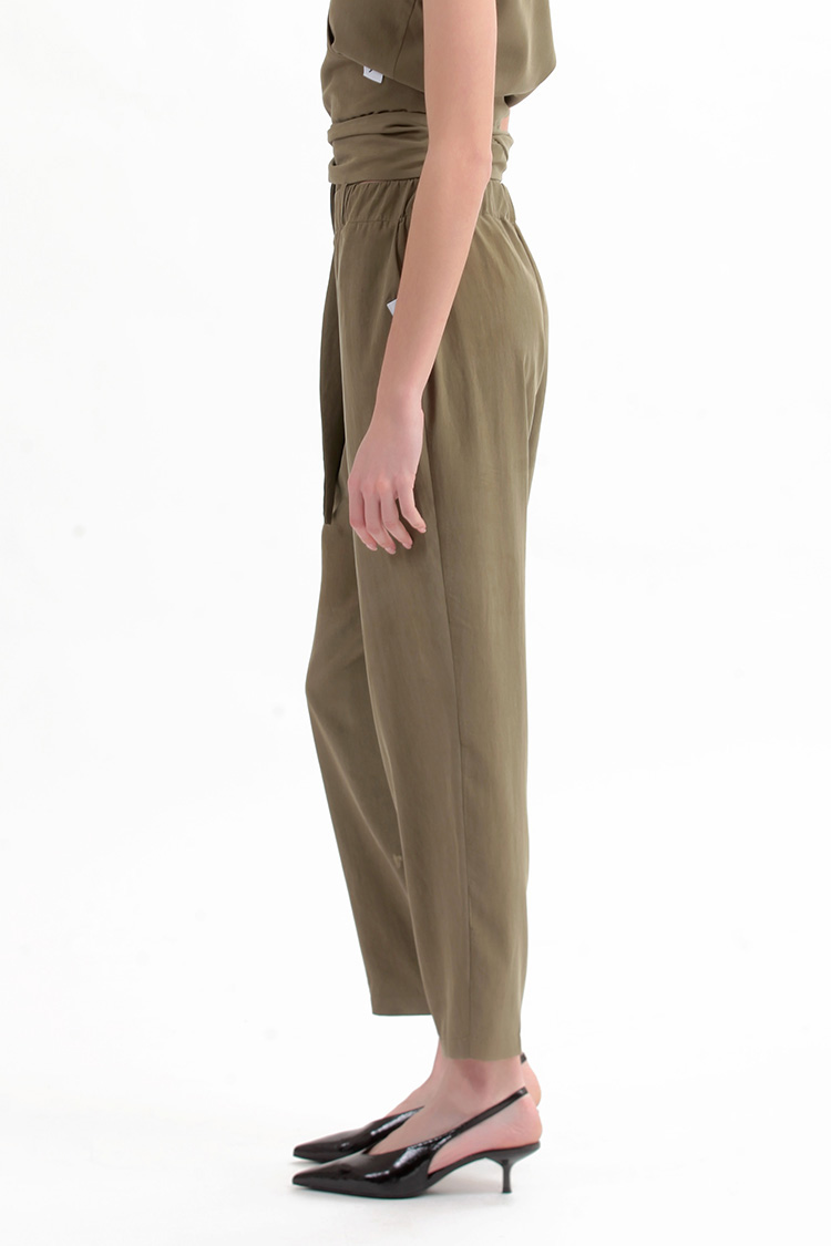 CROPPED TROUSERS WITH ELASTICATED WAIST — CHAKI
