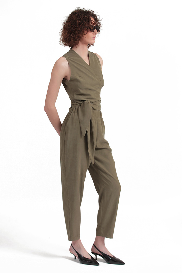 CROPPED TROUSERS WITH ELASTICATED WAIST — CHAKI