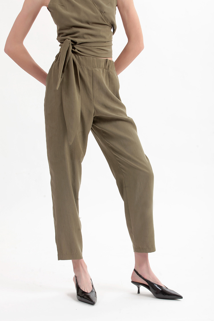 CROPPED TROUSERS WITH ELASTICATED WAIST — CHAKI