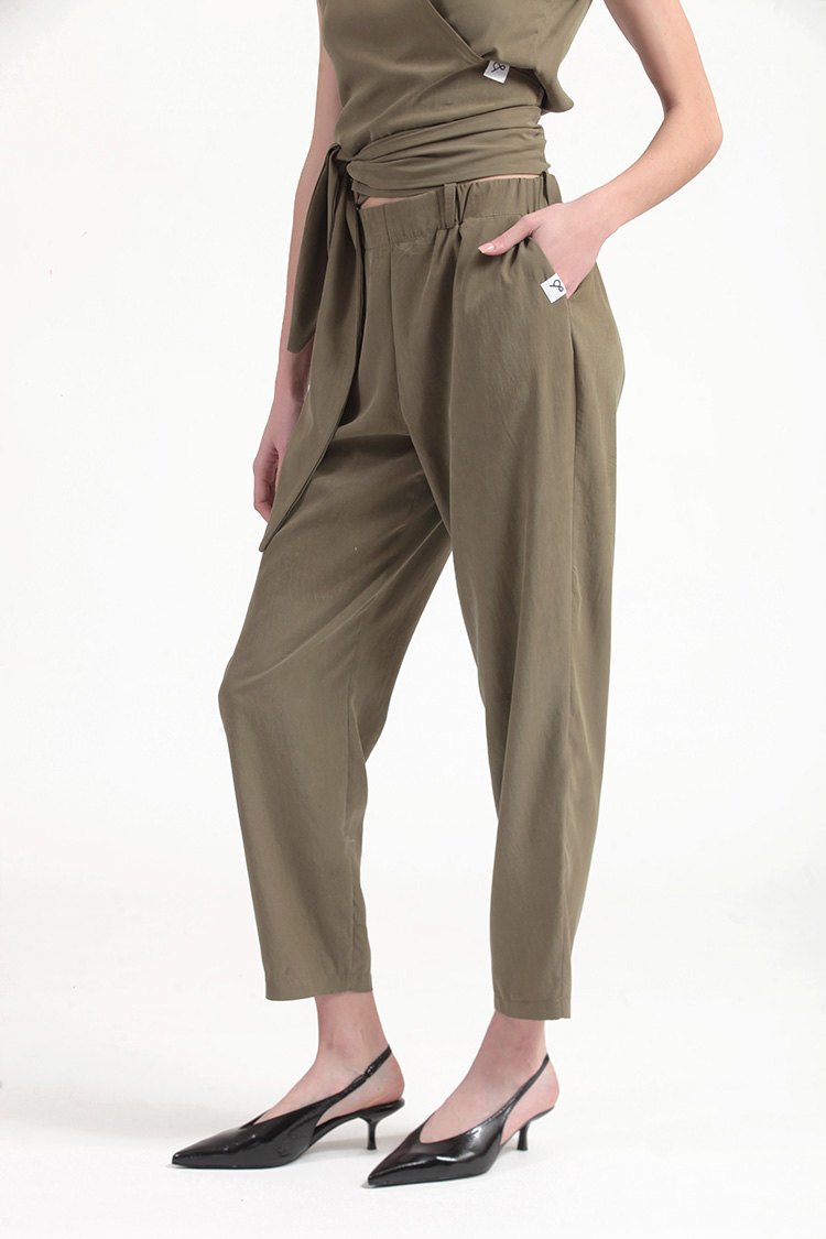 CROPPED TROUSERS WITH ELASTICATED WAIST — CHAKI