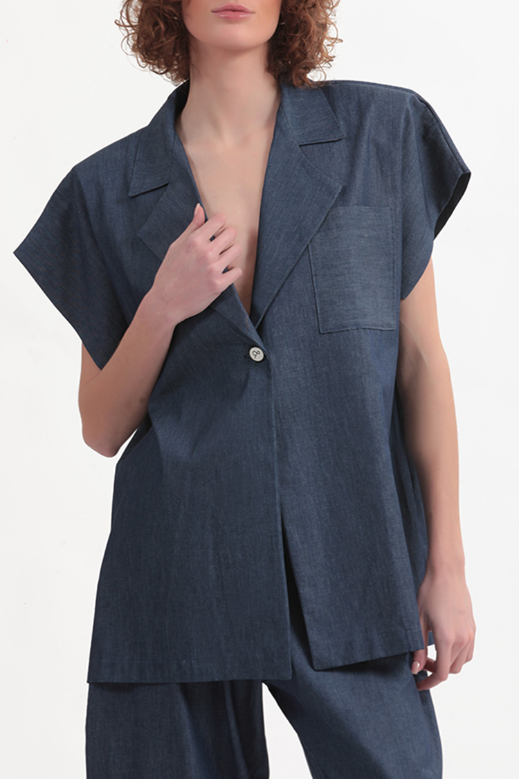 SHORT SLEEVE BLAZER WITH OVERSIZED SHOULDERS AND LOGO BUTTON DETAIL — DENIM