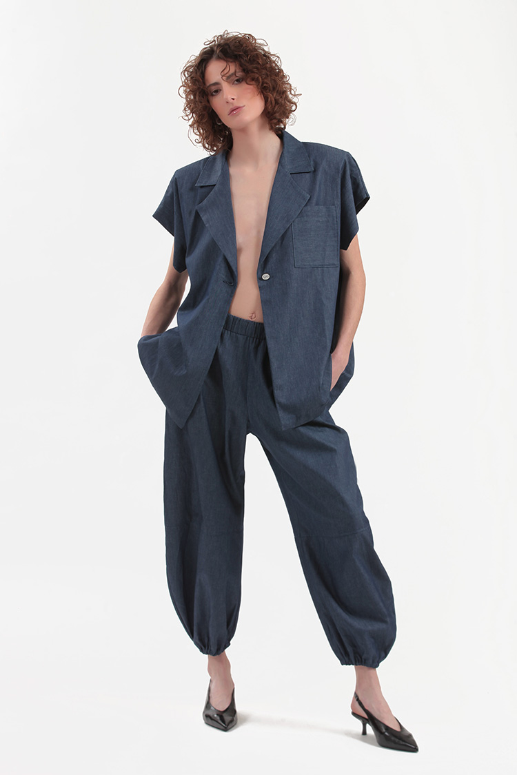 SHORT SLEEVE BLAZER WITH OVERSIZED SHOULDERS AND LOGO BUTTON DETAIL — DENIM