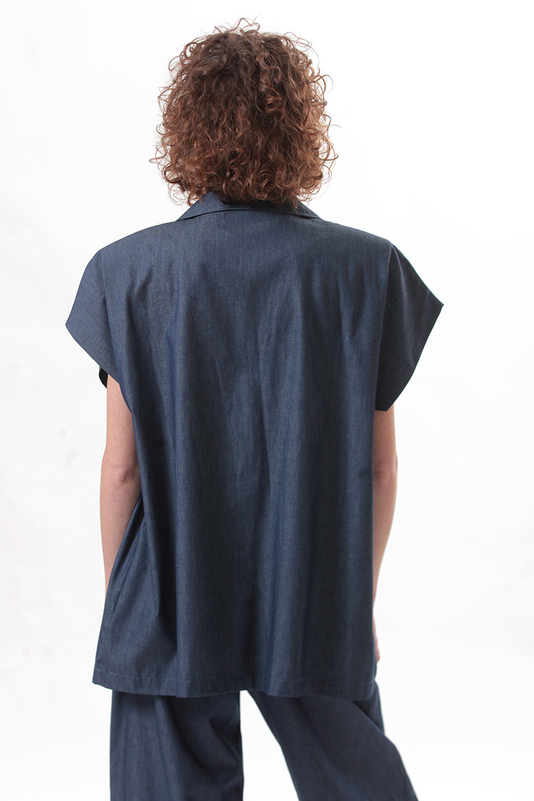 SHORT SLEEVE BLAZER WITH OVERSIZED SHOULDERS AND LOGO BUTTON DETAIL — DENIM