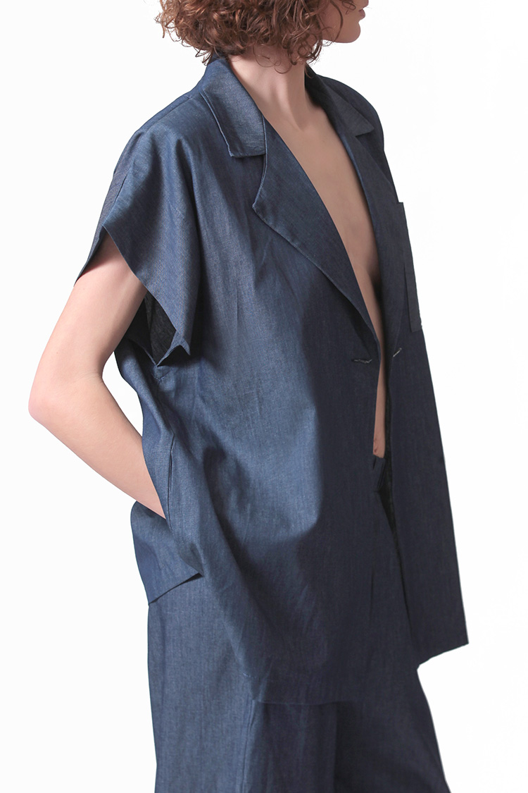 SHORT SLEEVE BLAZER WITH OVERSIZED SHOULDERS AND LOGO BUTTON DETAIL — DENIM