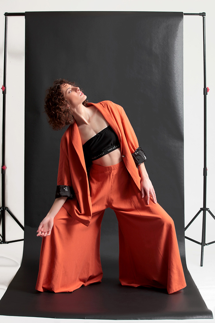 UNISEX BLAZER WITH OVERSIZED SHOULDERS AND LOGO BUTTON DETAIL — ORANGE