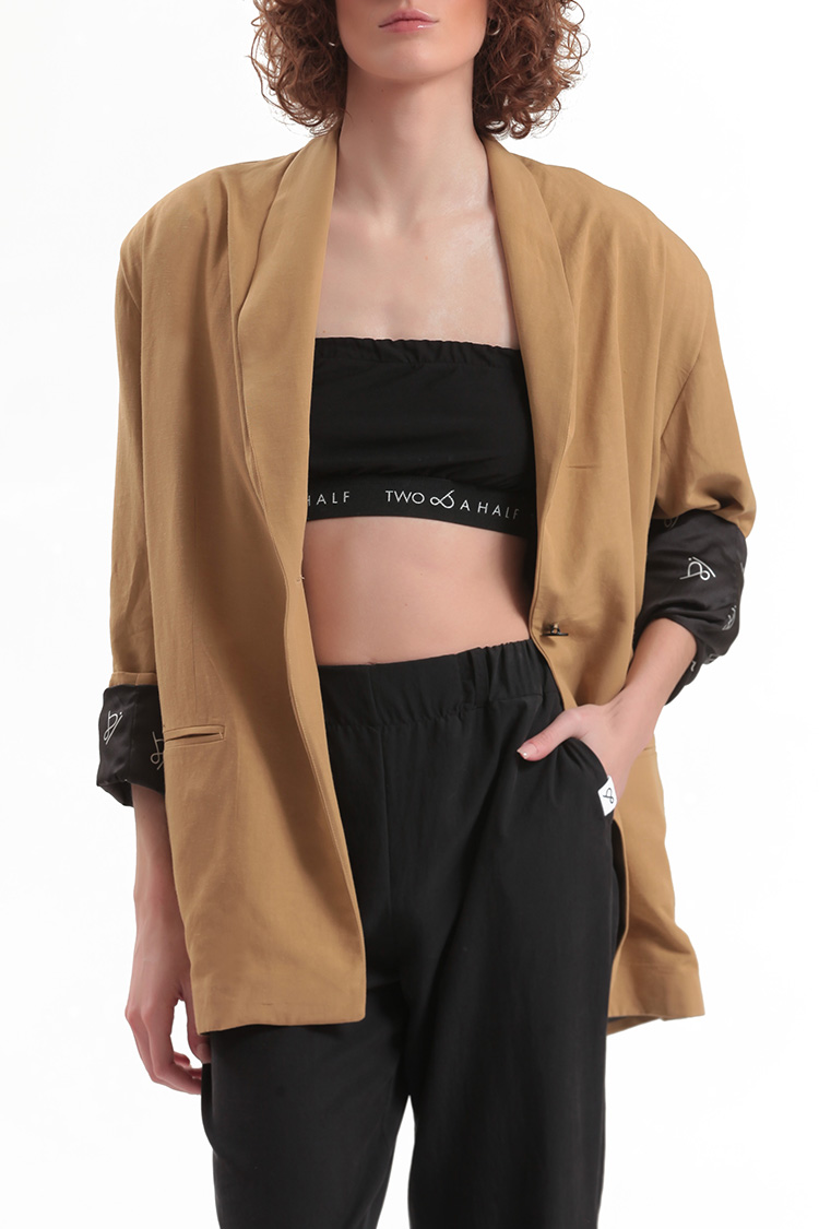 UNISEX BLAZER WITH OVERSIZED SHOULDERS AND LOGO BUTTON DETAIL — BEIGE