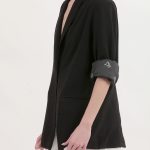 UNISEX BLAZER WITH OVERSIZED SHOULDERS AND LOGO BUTTON DETAIL — BLACK
