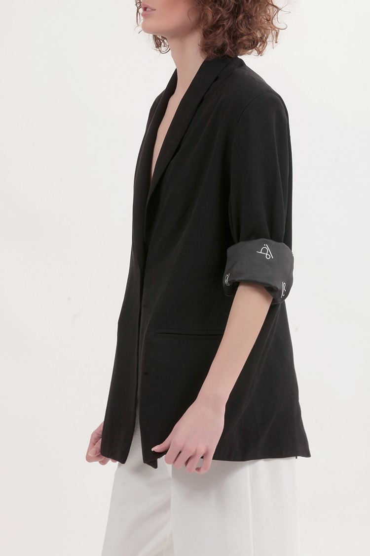 UNISEX BLAZER WITH OVERSIZED SHOULDERS AND LOGO BUTTON DETAIL — BLACK