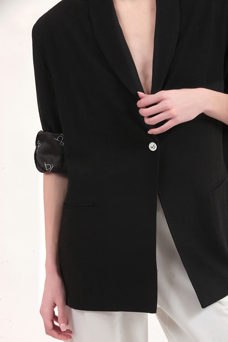 UNISEX BLAZER WITH OVERSIZED SHOULDERS AND LOGO BUTTON DETAIL — BLACK