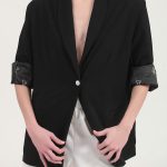 UNISEX BLAZER WITH OVERSIZED SHOULDERS AND LOGO BUTTON DETAIL — BLACK