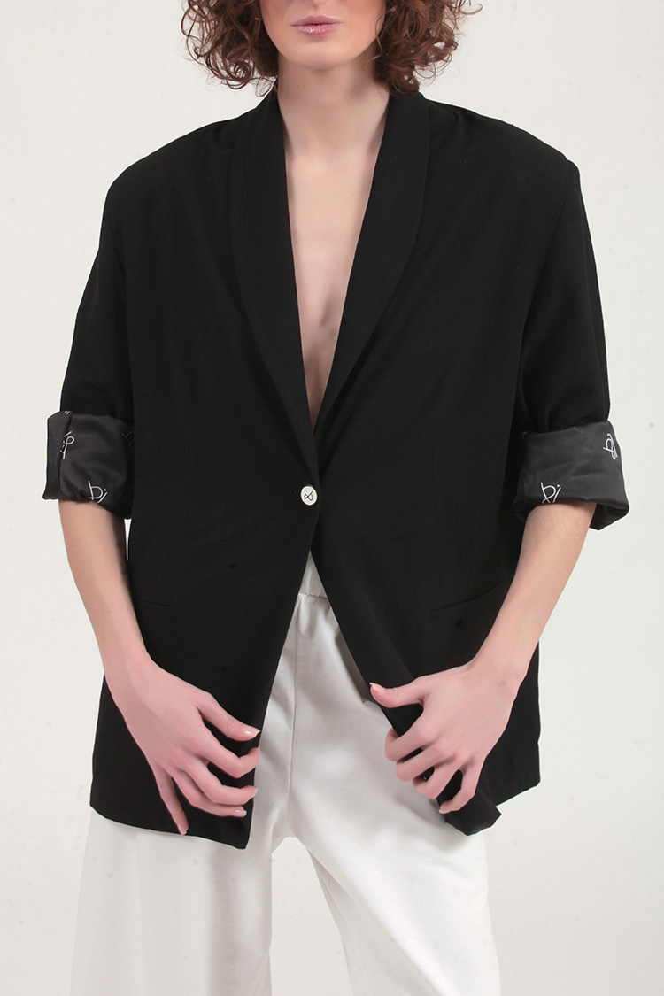 UNISEX BLAZER WITH OVERSIZED SHOULDERS AND LOGO BUTTON DETAIL — BLACK