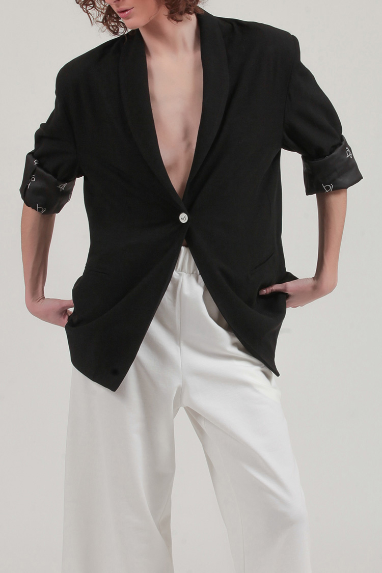 UNISEX BLAZER WITH OVERSIZED SHOULDERS AND LOGO BUTTON DETAIL — BLACK