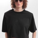 T SHIRT WITH OVERSIZED SHOULDERS AND LOGO — BLACK