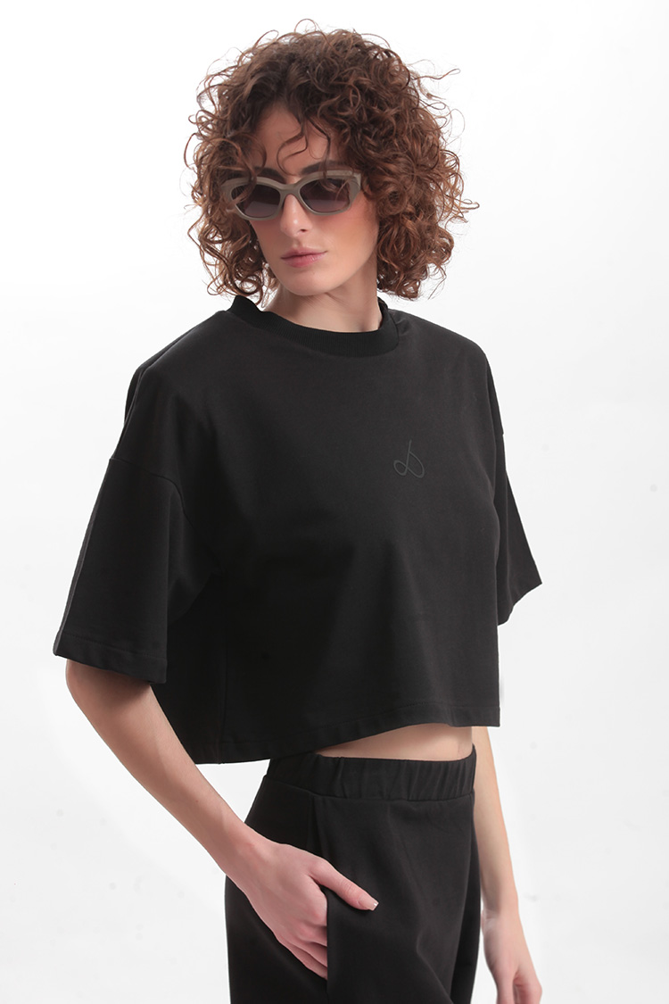 T SHIRT WITH OVERSIZED SHOULDERS AND LOGO — BLACK