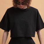 T SHIRT WITH OVERSIZED SHOULDERS AND LOGO — BLACK