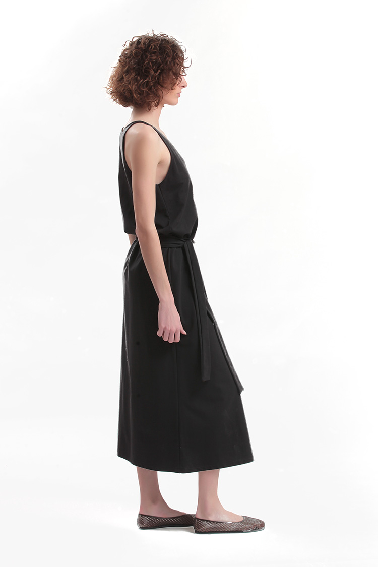 LONG DRESS WITH A FRONT SLIT — BLACK