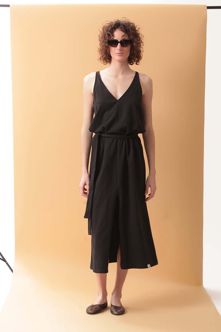 LONG DRESS WITH A FRONT SLIT — BLACK