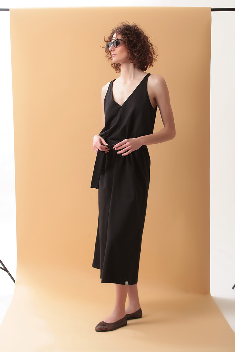 LONG DRESS WITH A FRONT SLIT — BLACK