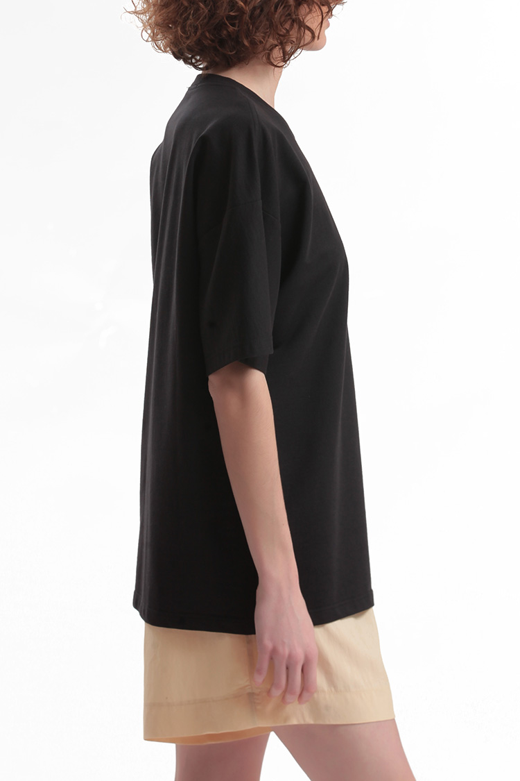 UNISEX T SHIRT WITH LOGO — BLACK