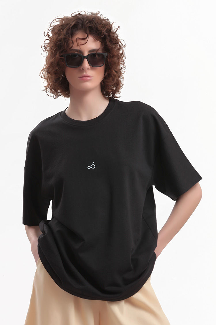 UNISEX T SHIRT WITH LOGO — BLACK