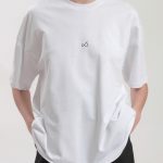 UNISEX T SHIRT WITH LOGO — WHITE