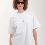 UNISEX T SHIRT WITH LOGO — WHITE