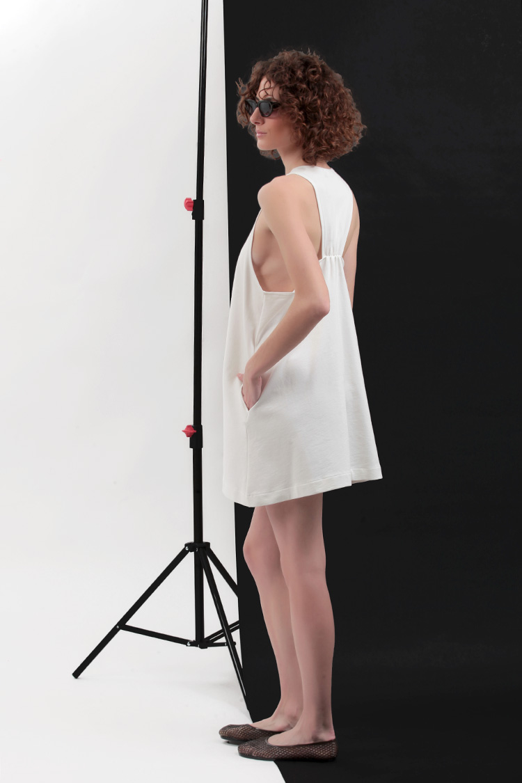 MINI DRESS WITH A TRIANGULAR BACK DESIGN — WHITE