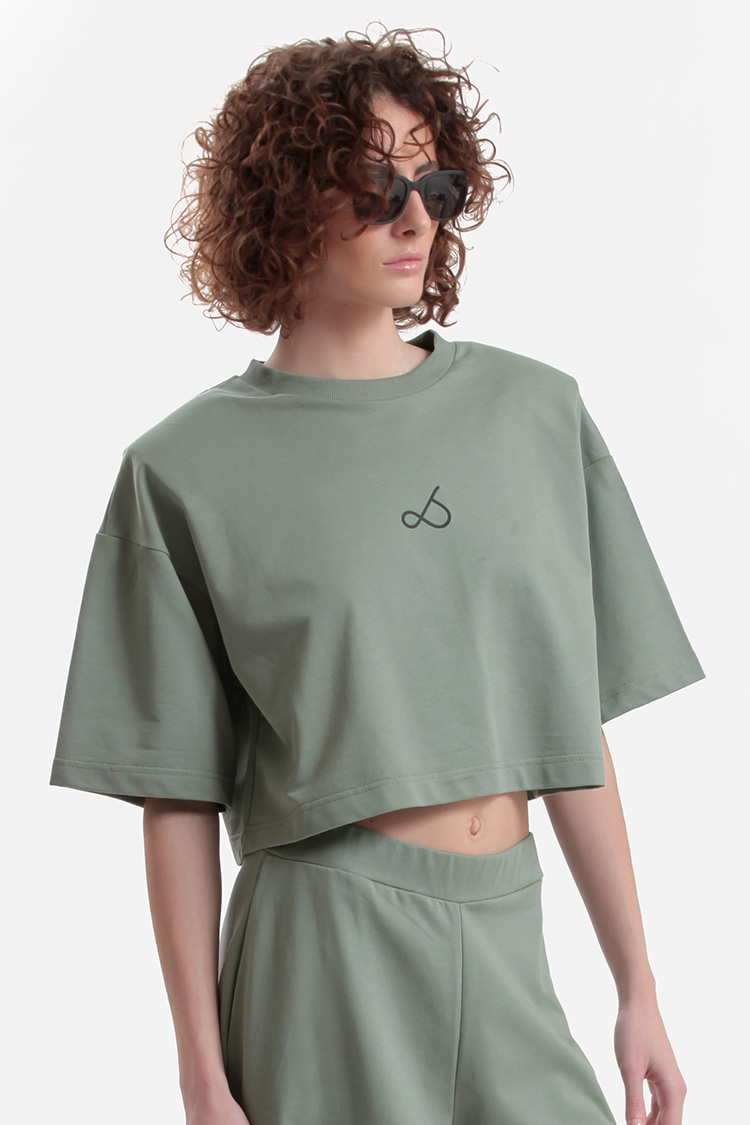 T SHIRT WITH OVERSIZED SHOULDERS AND LOGO — OLIVE