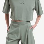 T SHIRT WITH OVERSIZED SHOULDERS AND LOGO — OLIVE