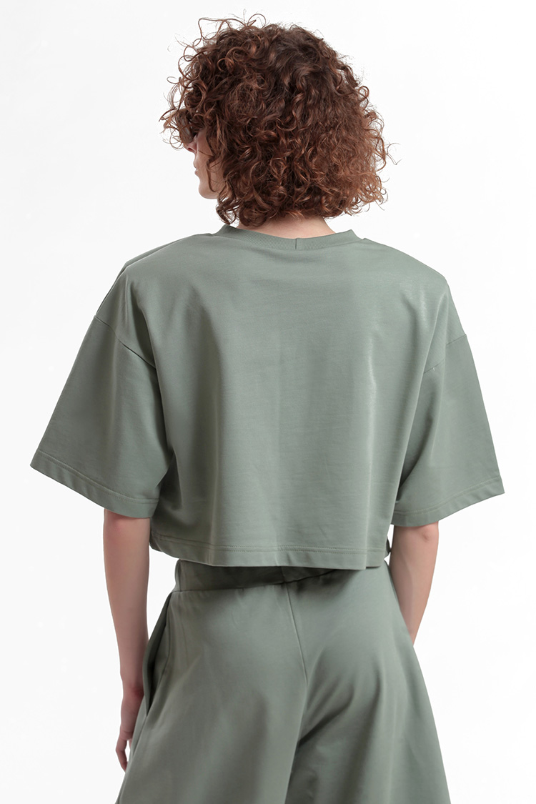 T SHIRT WITH OVERSIZED SHOULDERS AND LOGO — OLIVE