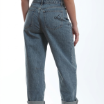 WOMEN’S HIGH-WAISTED BARREL LEG JEANS