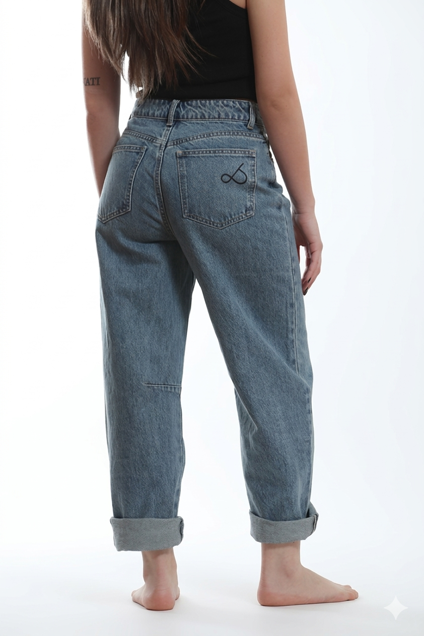 WOMEN’S HIGH-WAISTED BARREL LEG JEANS