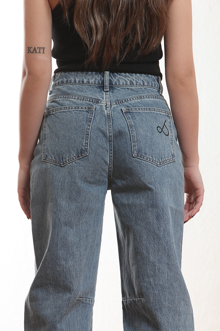WOMEN’S HIGH-WAISTED BARREL LEG JEANS
