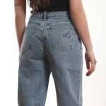 WOMEN’S HIGH-WAISTED BARREL LEG JEANS