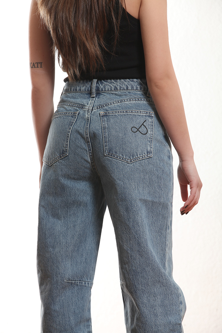 WOMEN’S HIGH-WAISTED BARREL LEG JEANS