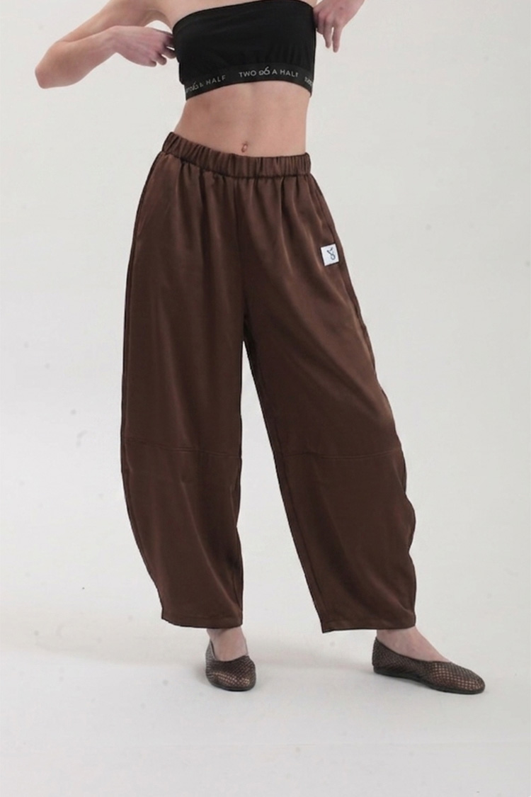 WIDE-LEG SATIN PANTS IN CHOCOLATE