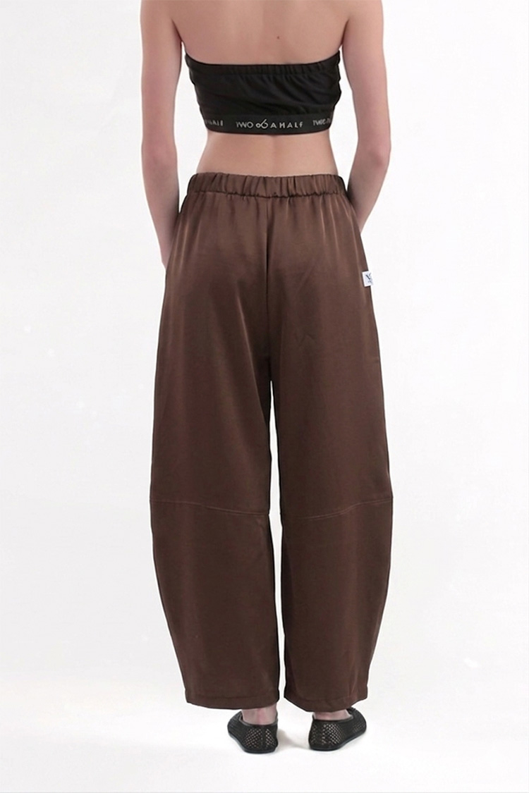 WIDE-LEG SATIN PANTS IN CHOCOLATE
