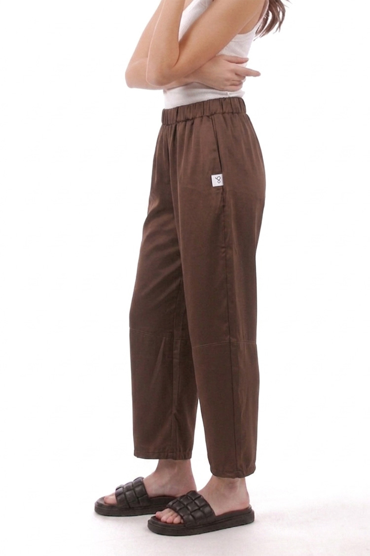 WIDE-LEG SATIN PANTS IN CHOCOLATE
